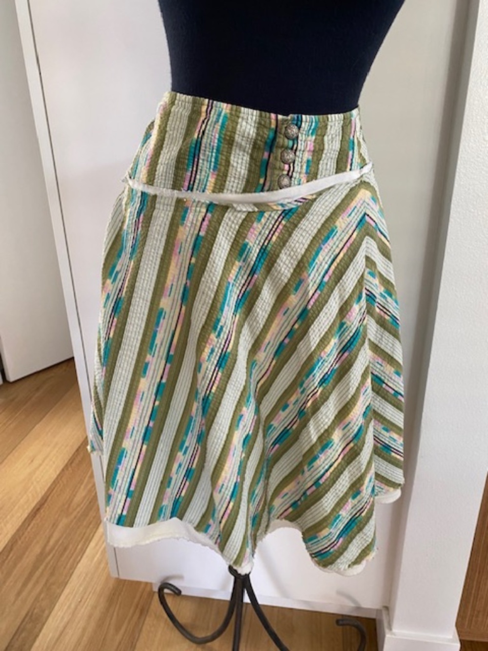 Free People Fit n Flare Seersucker Skirt with Metallic Snaps, size 4